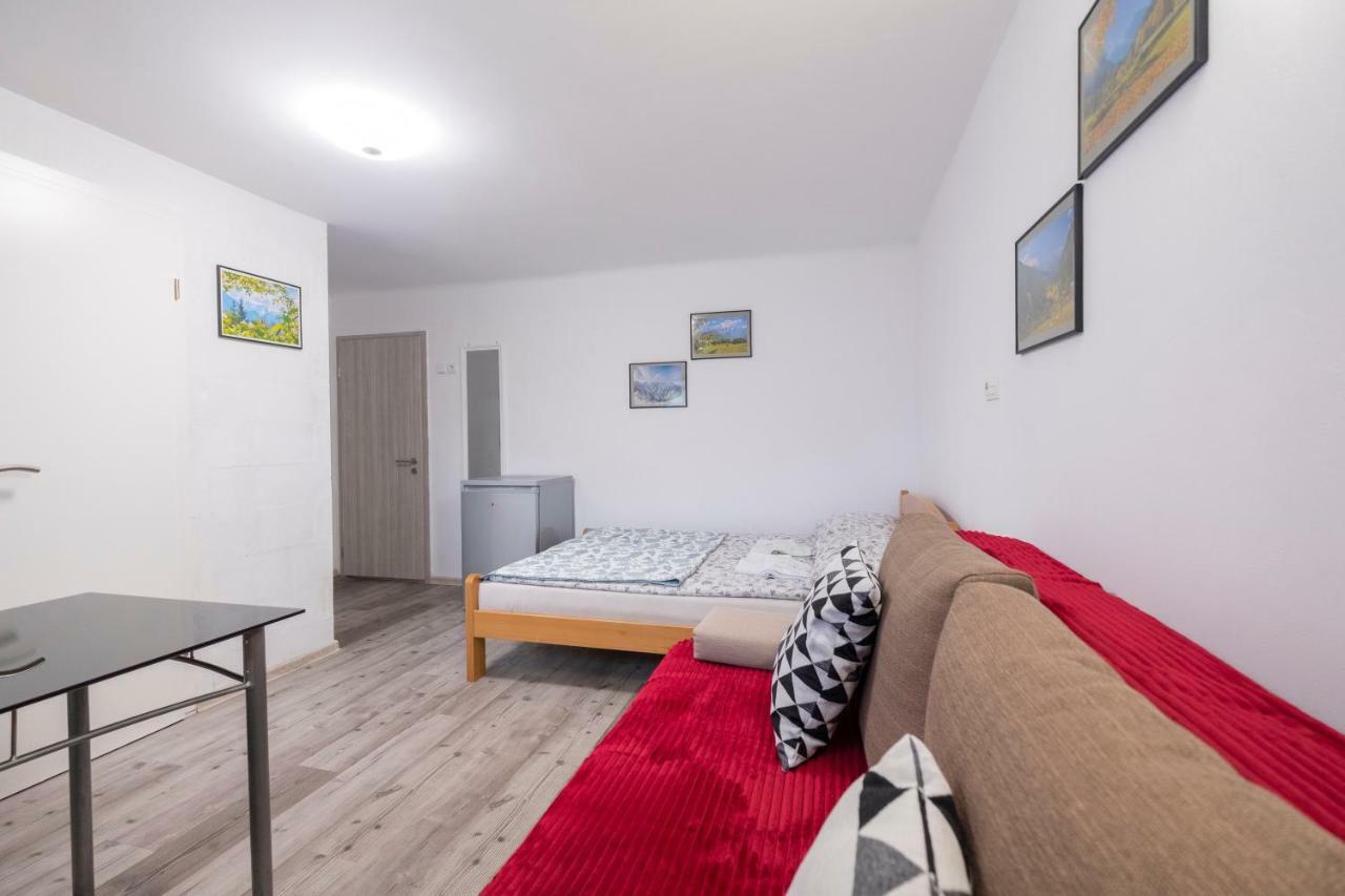 Newly Renovated Studio With Air Conditioner & Free Parking Любляна Екстер'єр фото